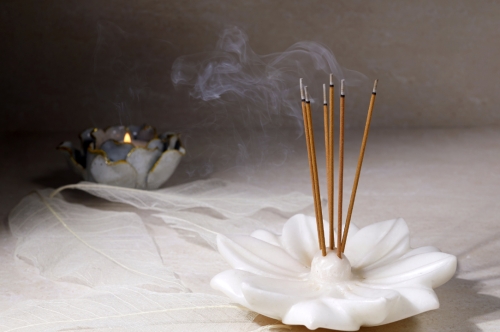 7 Best Incense Fragrances: Elevate Your Senses with Exquisite Aromas